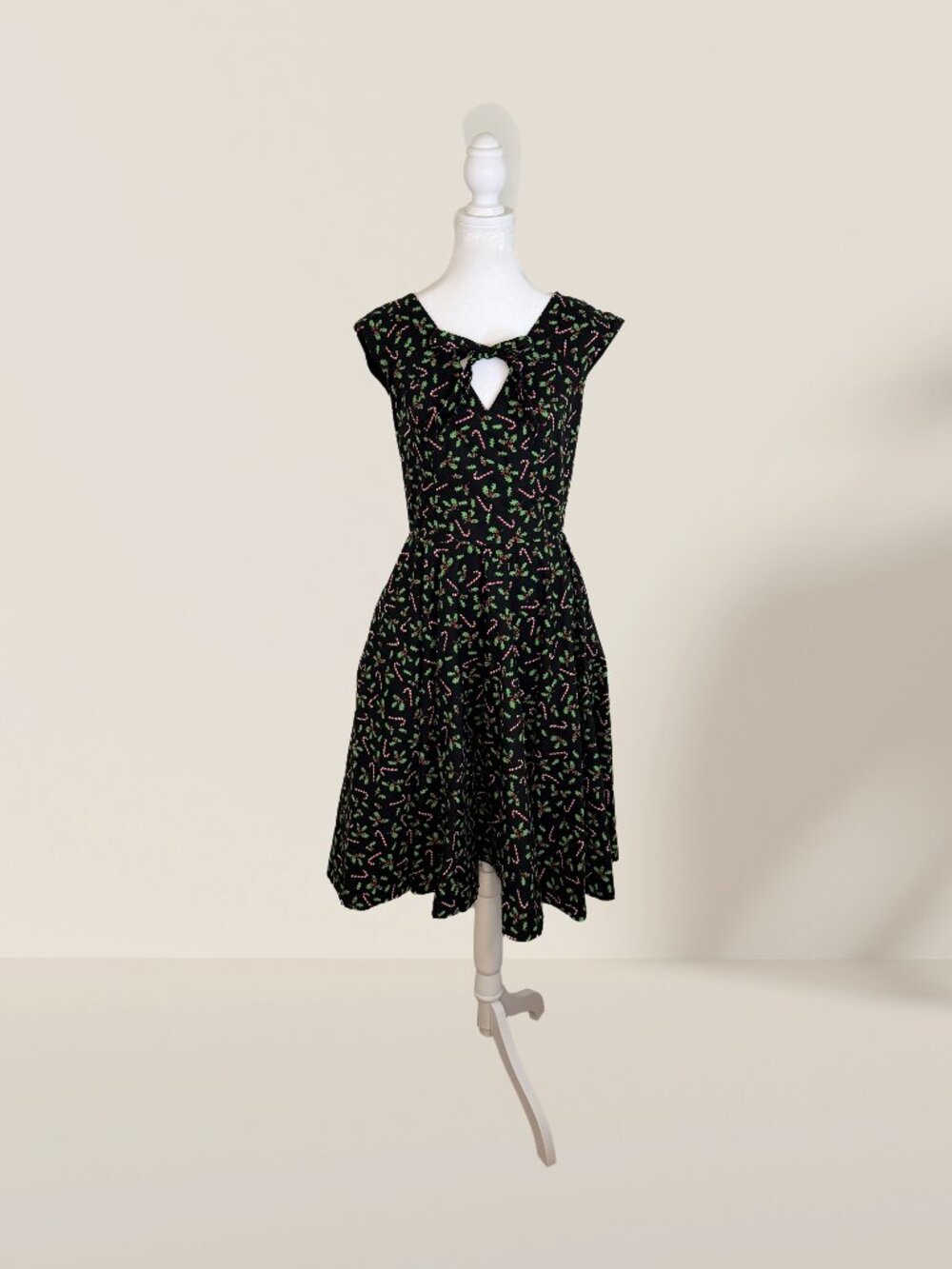 Magnolia Place Black Candy Cane Christmas Swing Dress Sz M | Holly Retro